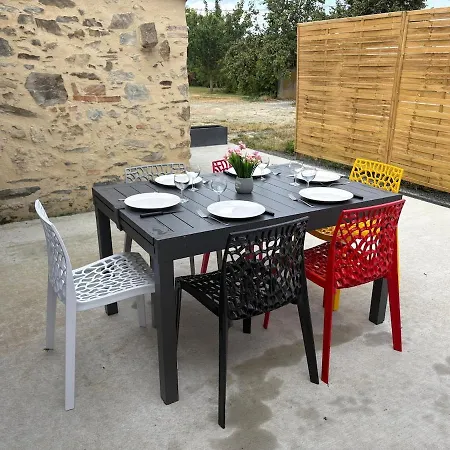 La Mariere Renove A La Campagne Avec Terrasse A 10 Min Du Puy Dufou Holiday home *