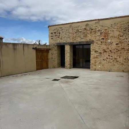 La Marière Rénové à La Campagne Avec Terrasse à 10 Min Du Puy Dufou Сasa de vacaciones *